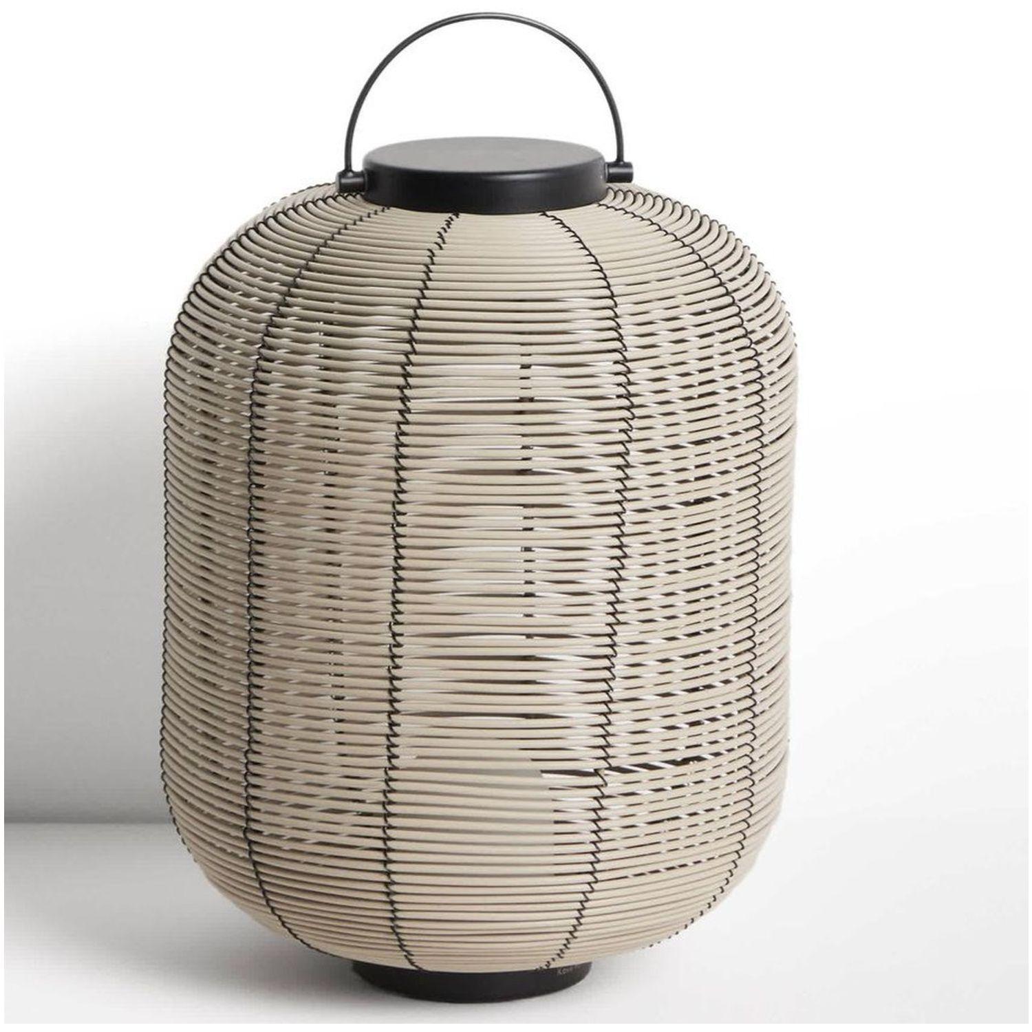 Kleine tragbare LED-Tischlampe Saranella aus hellgrauem synthetischem Rattan