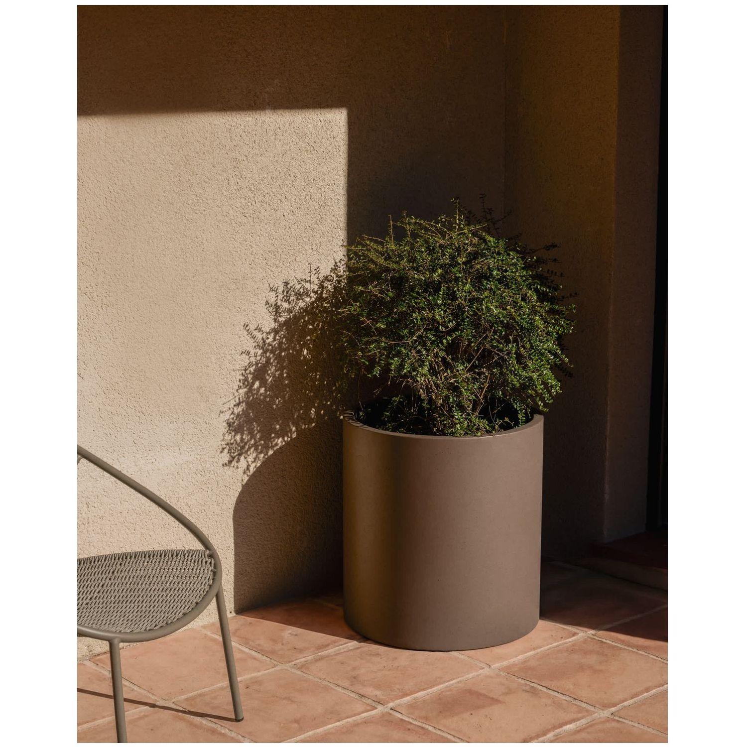 Blumentopf Aiguablava aus braunem Zement Ø 52 cm