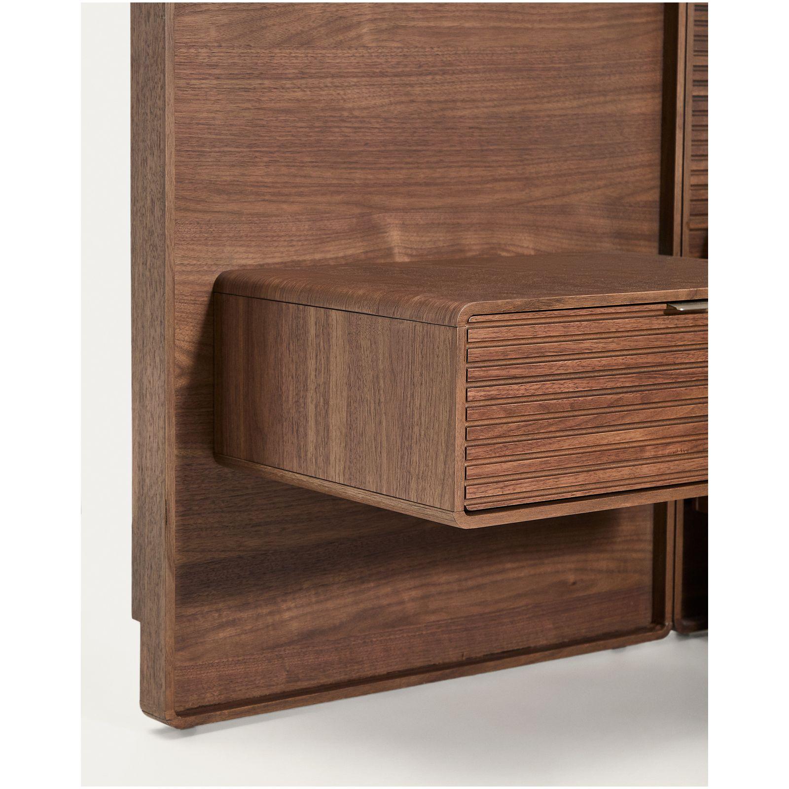 Bett Norlen mit zwei Nachttischen aus Nussbaumfurnier mit dunklem Finish für Matratzen 180