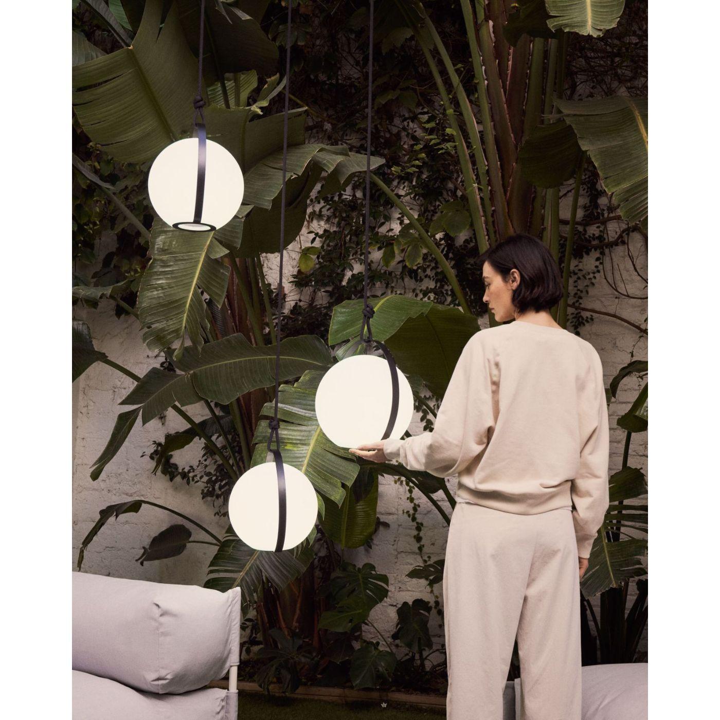 Dinesh Tischlampe mit schwarzem Stahlgriff