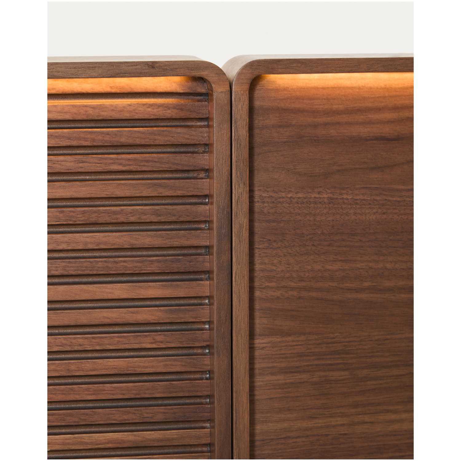 Bett Norlen mit zwei Nachttischen aus Nussbaumfurnier mit dunklem Finish und LED-Licht für Matratzen 160x200 FSC Mix Credit