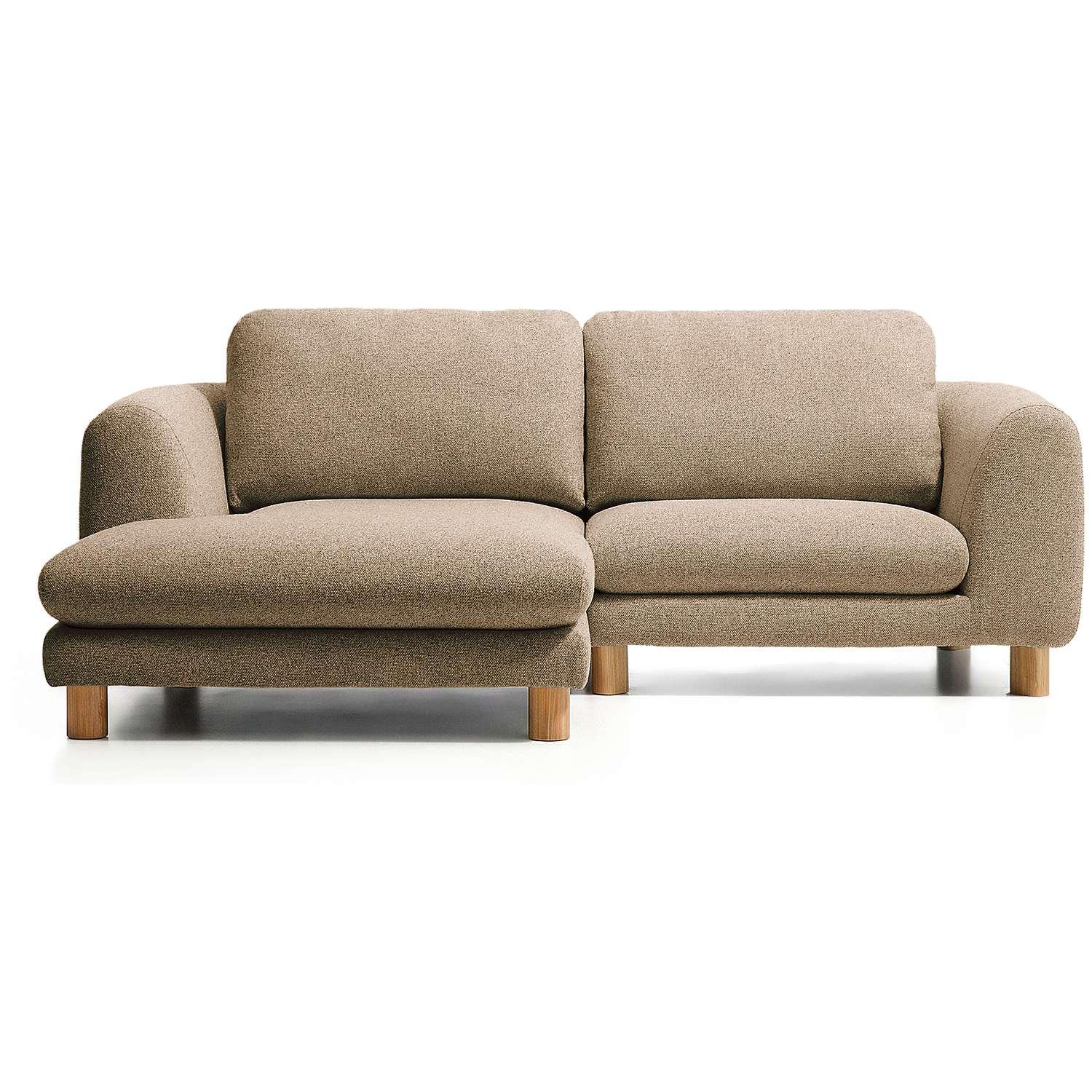 3-Sitzer Sofa Vera mit Chaiselongue links in Hellbraun mit Beinen aus massivem Eschenholz mit natürlichem Finish 232x176 FSC Mix Credit