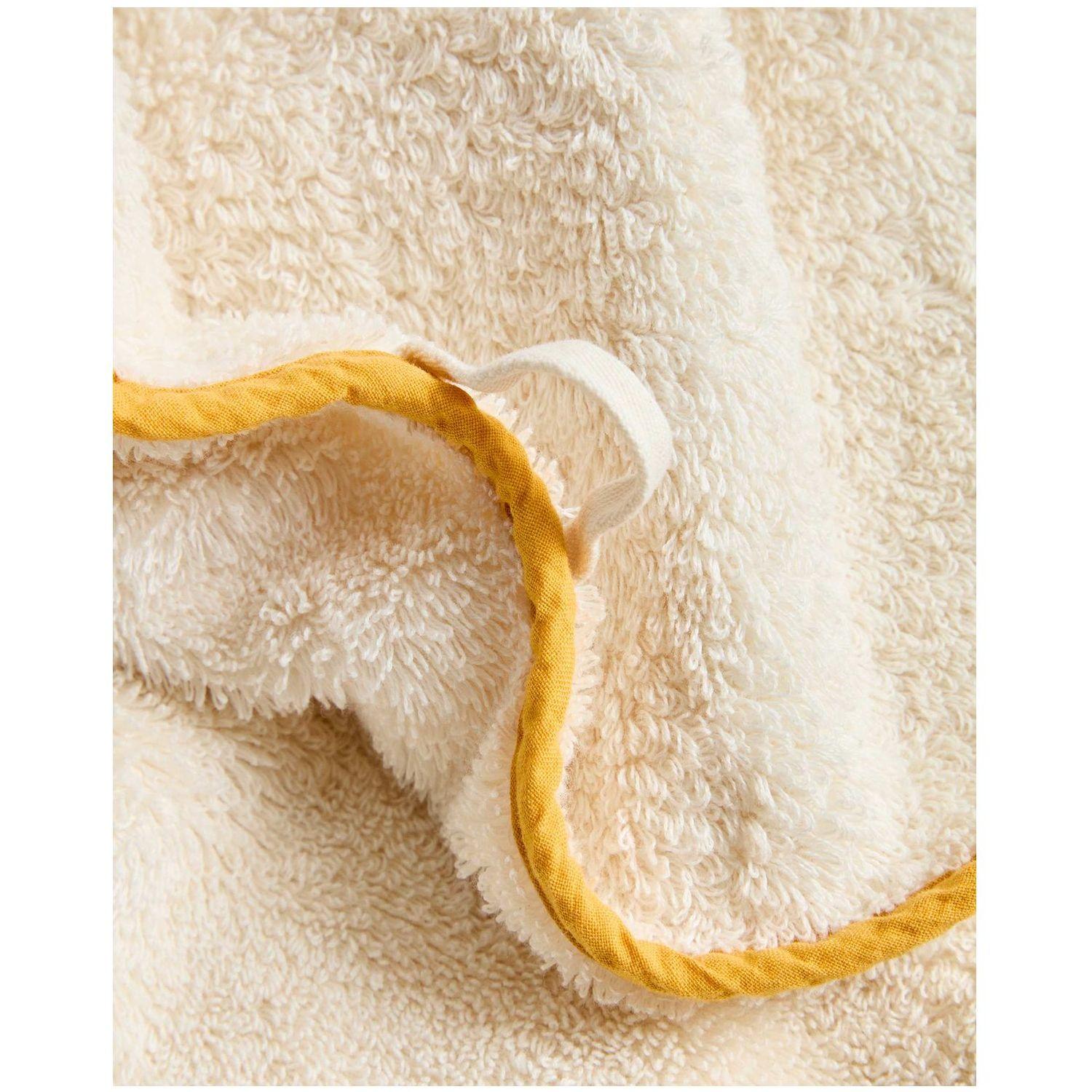 Handtuch Sedora aus 100 % Baumwolle mit gelbem Kontrastdetail 70 x 140 cm