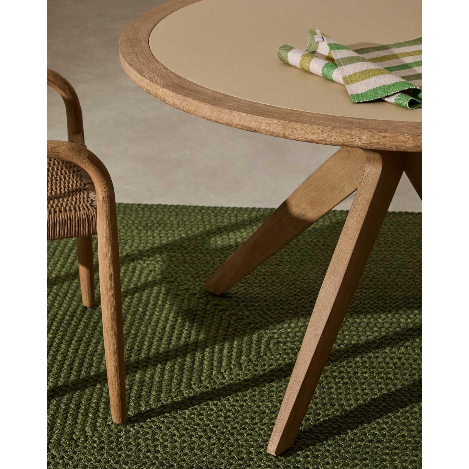 Esstisch Massivholz rund Julieta Akazienholz natur Polyzement beige 120x120 FSC