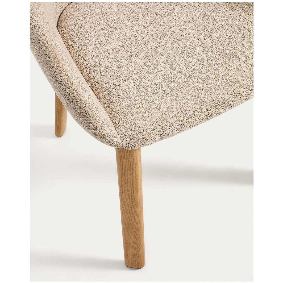 Armlehnenstuhl Meila mit beiger Chenille und Beinen aus massivem Eschenholz mit naturfarbenem Finish