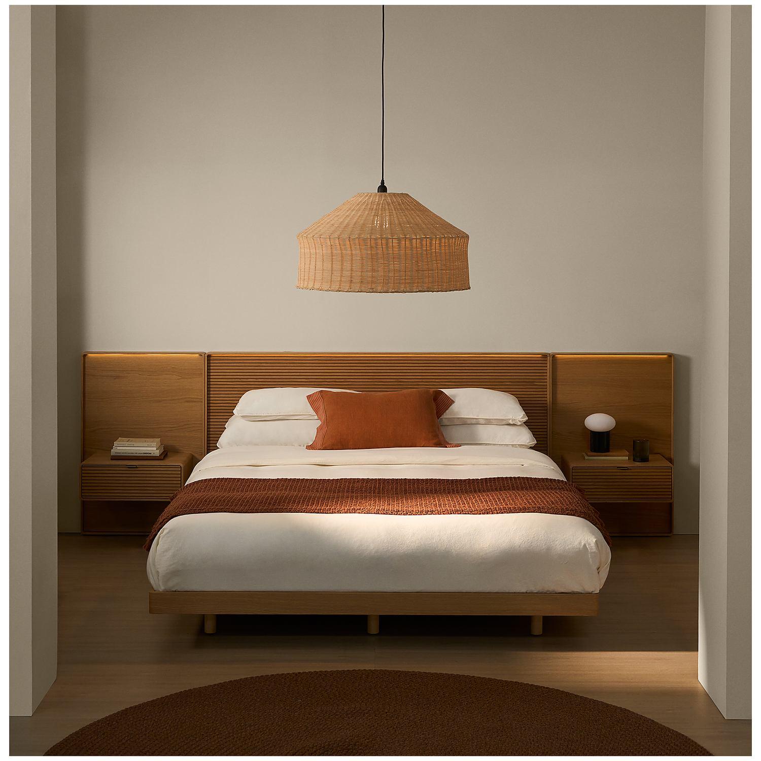 Bett Norlen mit 2 Nachttischen aus Eichenfurnier mit naturfarbenem Finish und LED-Licht für Matratzen 160x200 FSC Mix Credit