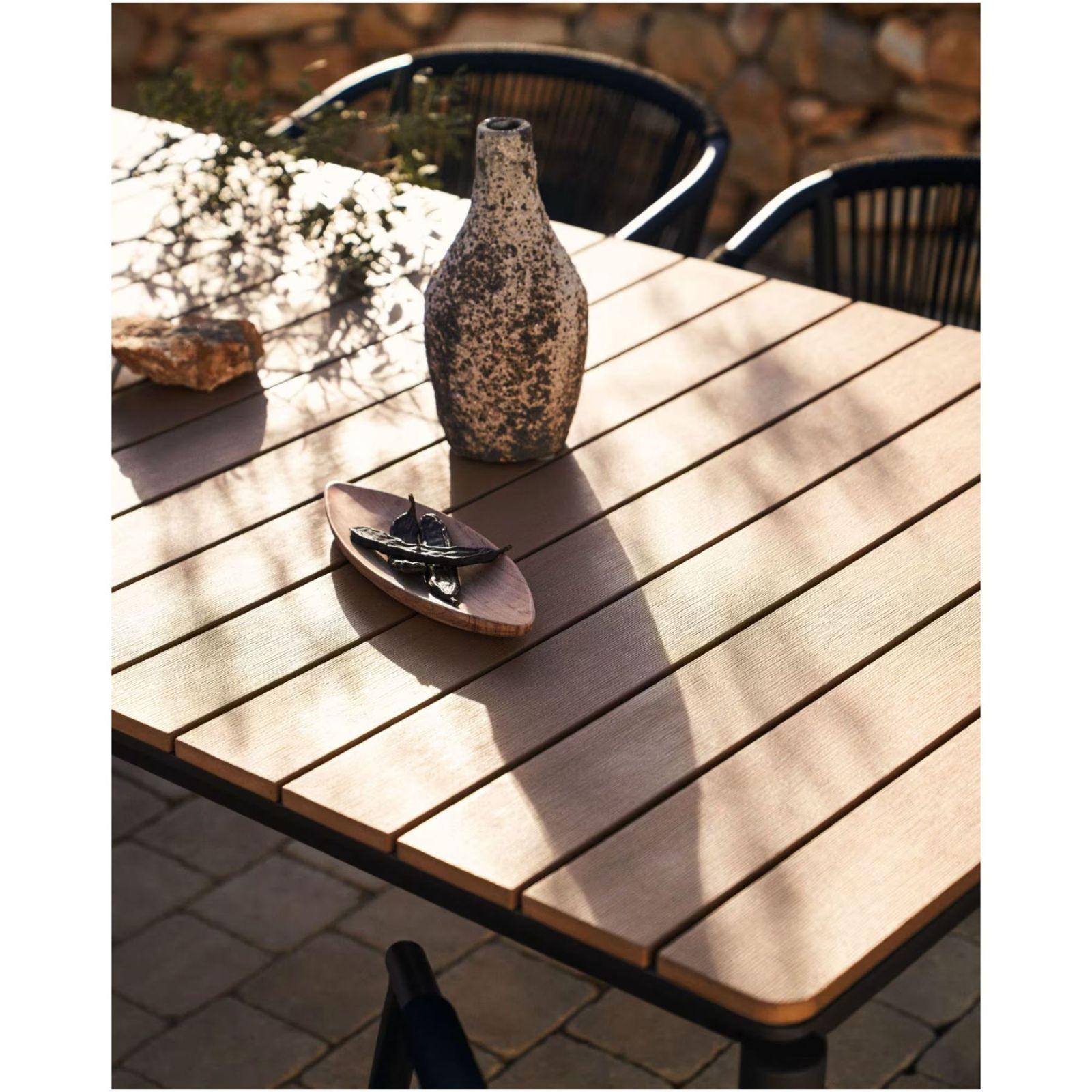 Canyelles Gartenausziehtisch aus Poly-Holz und mattschwarzem Aluminium 180-240x100