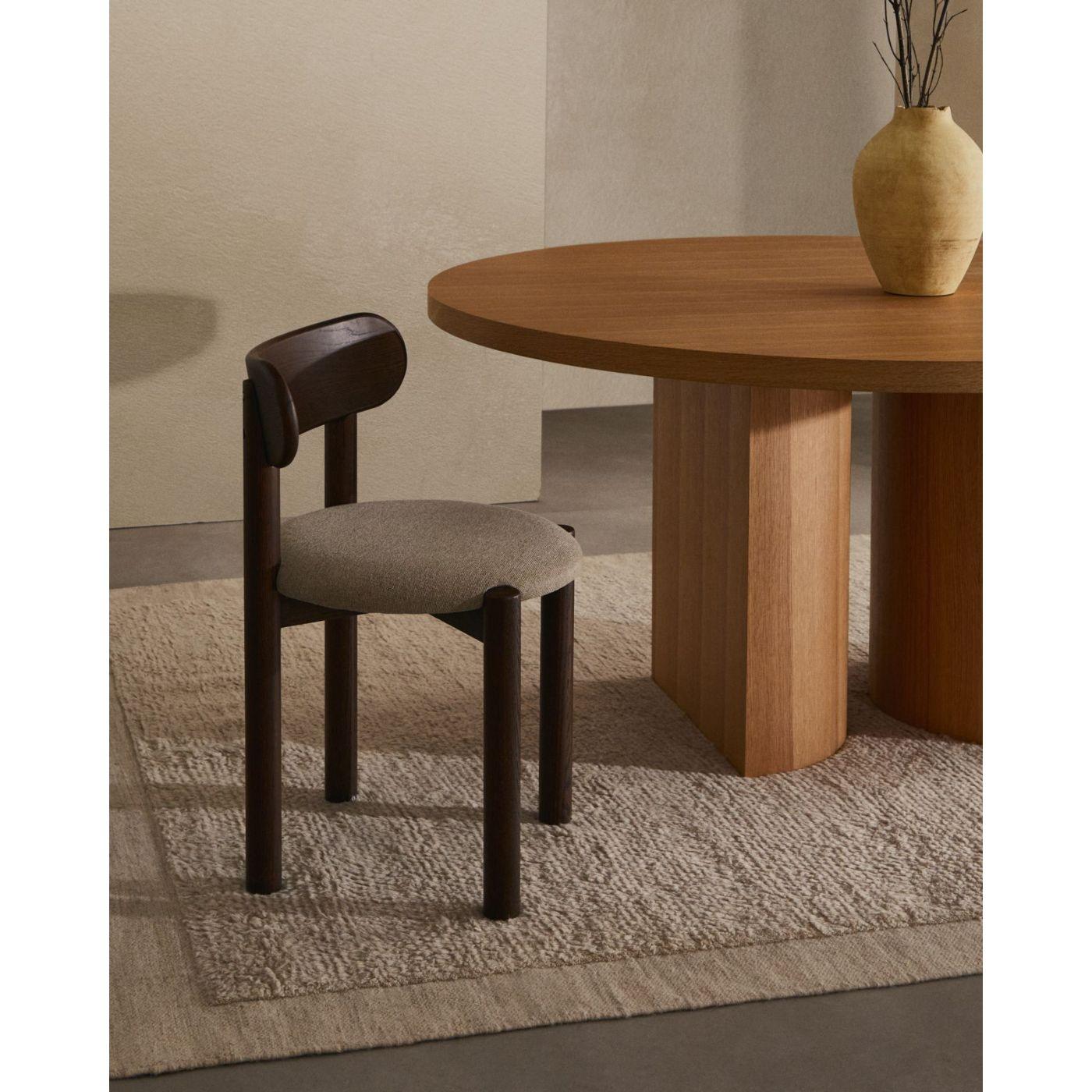 Design Stuhl Nebai Chenille braun Gestell Eichenholz nussbaum FSC