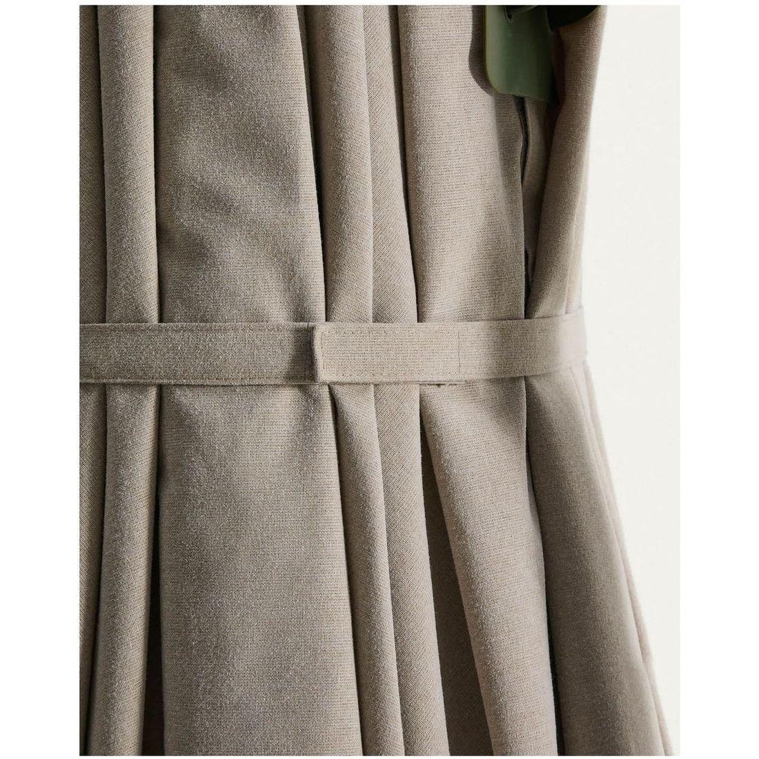 Exzentrischer Sonnenschirm Noli in Beige mit grünem Aluminiumgestell 300x420
