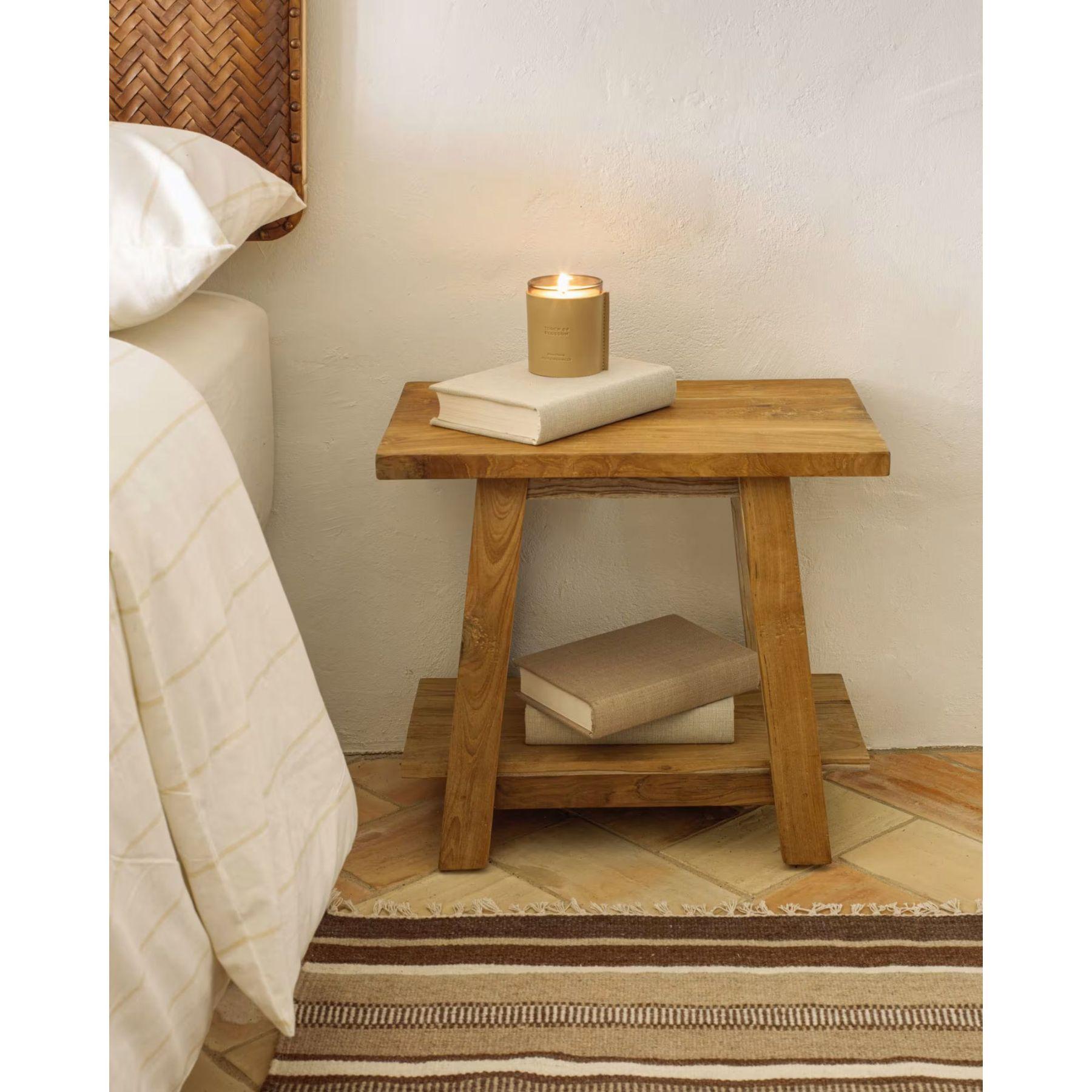 Holzhocker Fajat Safara aus massivem recyceltem Teakholz