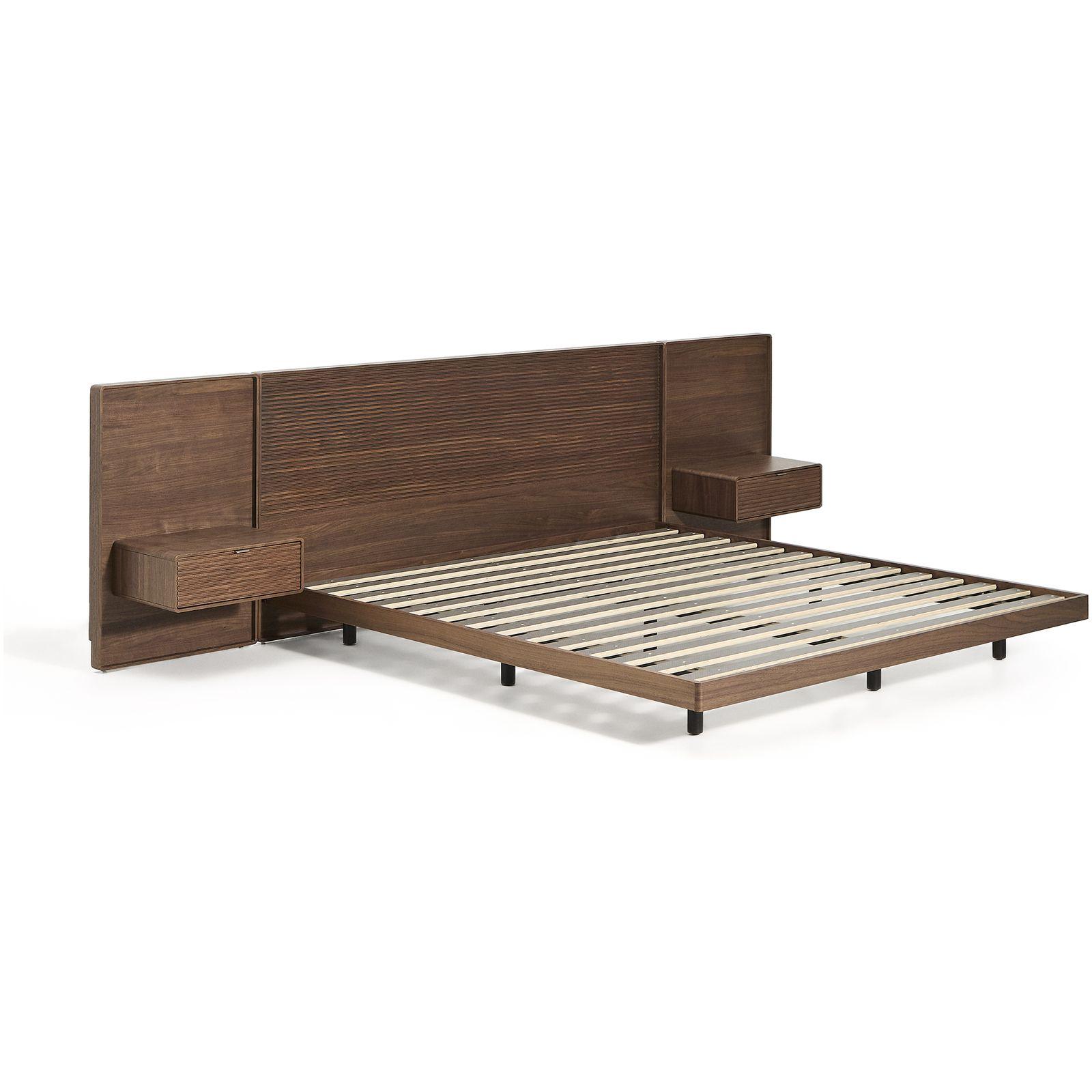 Bett Norlen mit zwei Nachttischen aus Nussbaumfurnier mit dunklem Finish für Matratzen 180