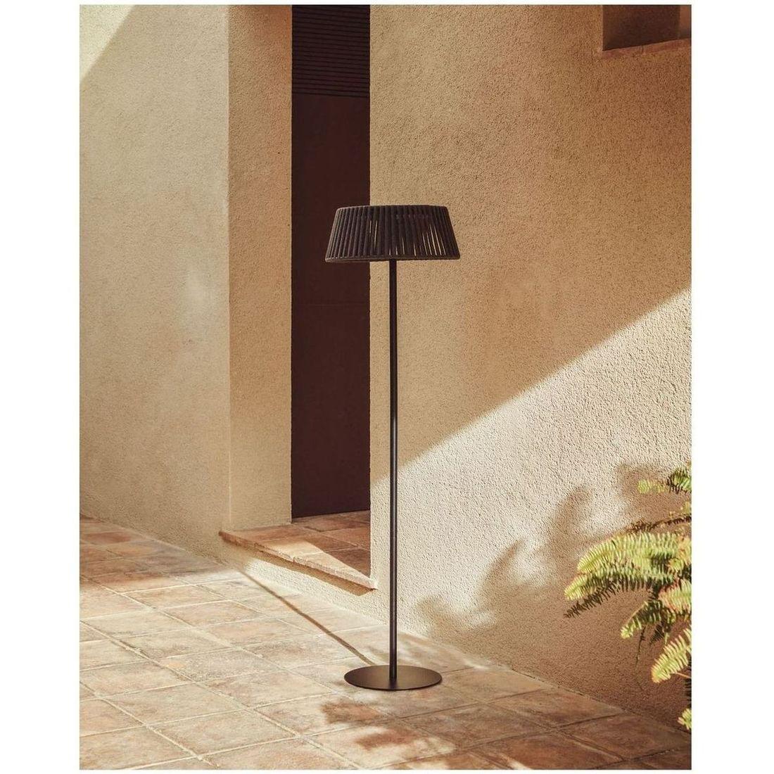 Outdoor-Solar-Stehlampe Aldet aus flachem Seil mit schwarzem Metallfuss 46x46