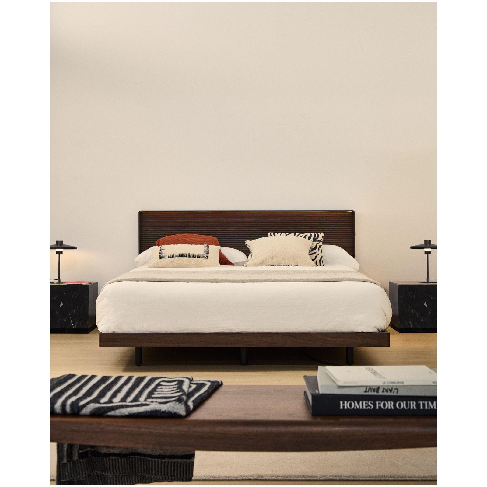 Bettkopfteil Norlen aus Nussbaumfurnier mit dunklem Finish für Betten 180 x 200 cm FSC 100