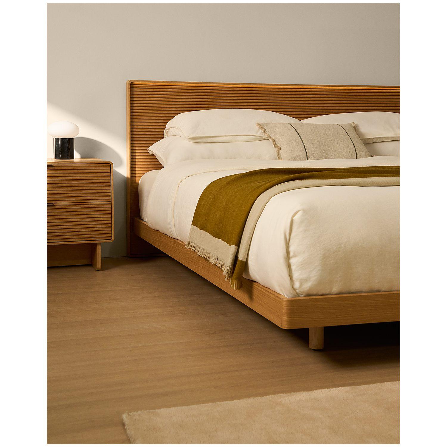 Bett Norlen aus Eichenfurnier mit naturfarbenem Finish und LED-Licht für Matratzen 160x200 FSC Mix Credit