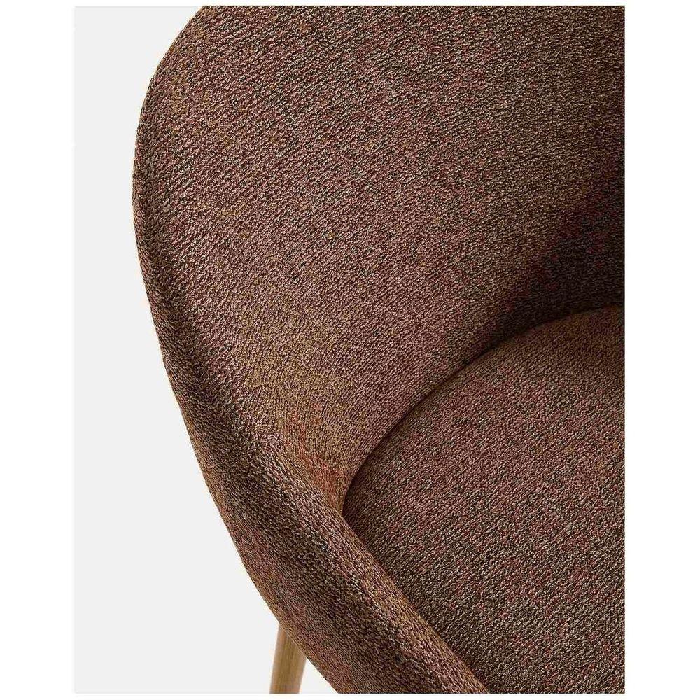 Armlehnenstuhl Meila mit terrakottafarbener Chenille und Beinen aus massivem Eschenholz mit naturfarbenem Finish