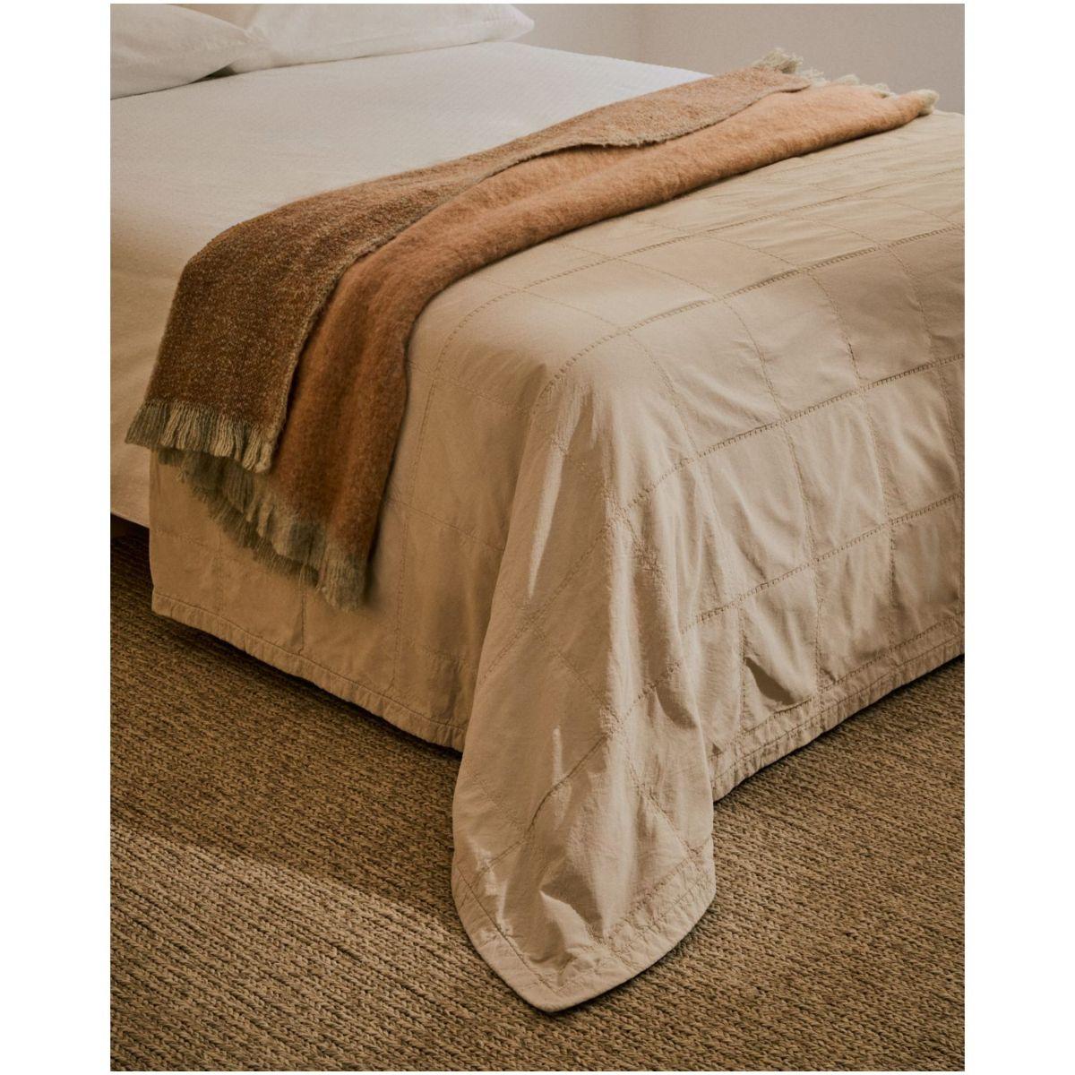 Tagesdecke Isor aus Chenille 100% Baumwolle ecru mit Karomuster für Bett von 90-135 cm