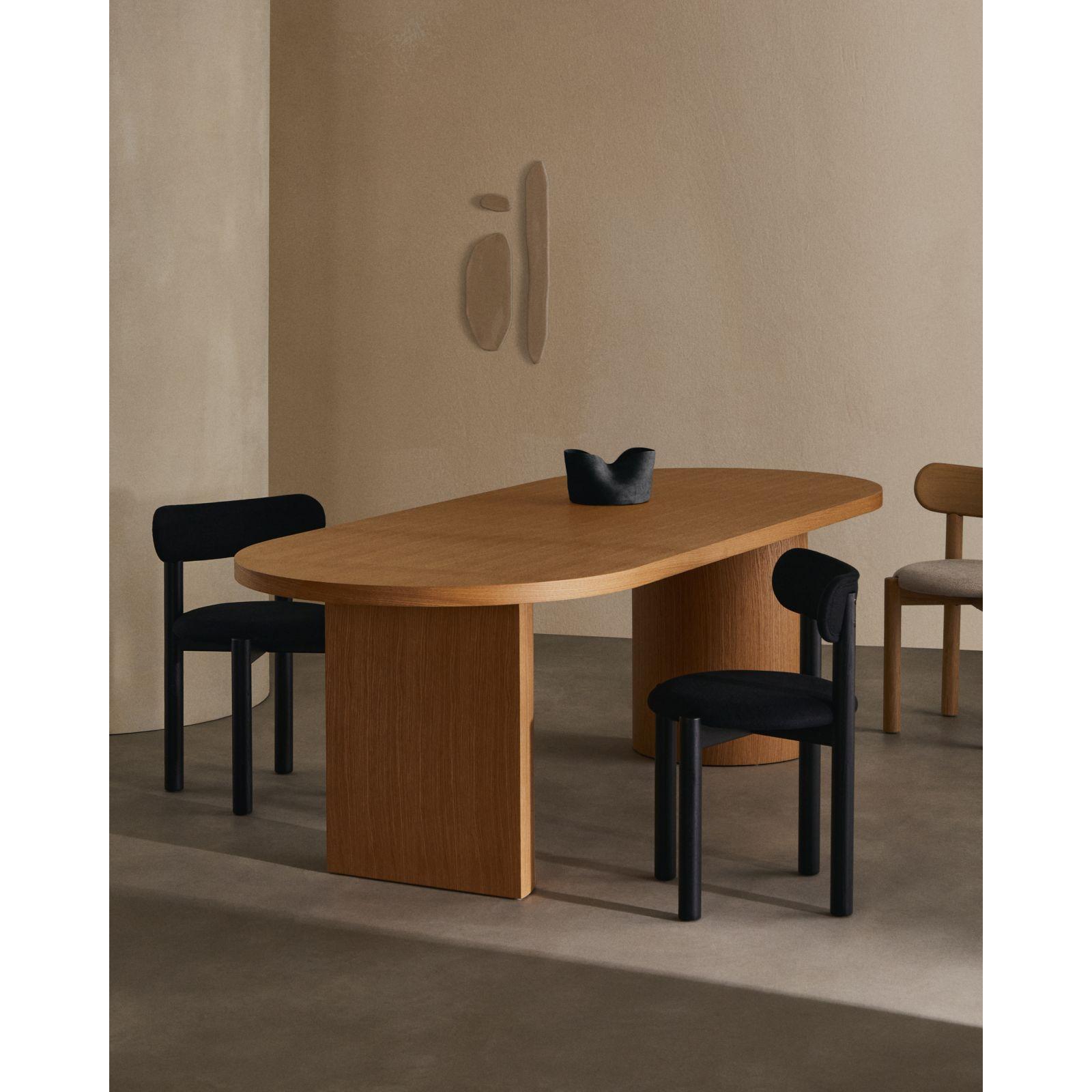 Design Stuhl Nebai Chenille schwarz Gestell Eichenholz schwarz FSC
