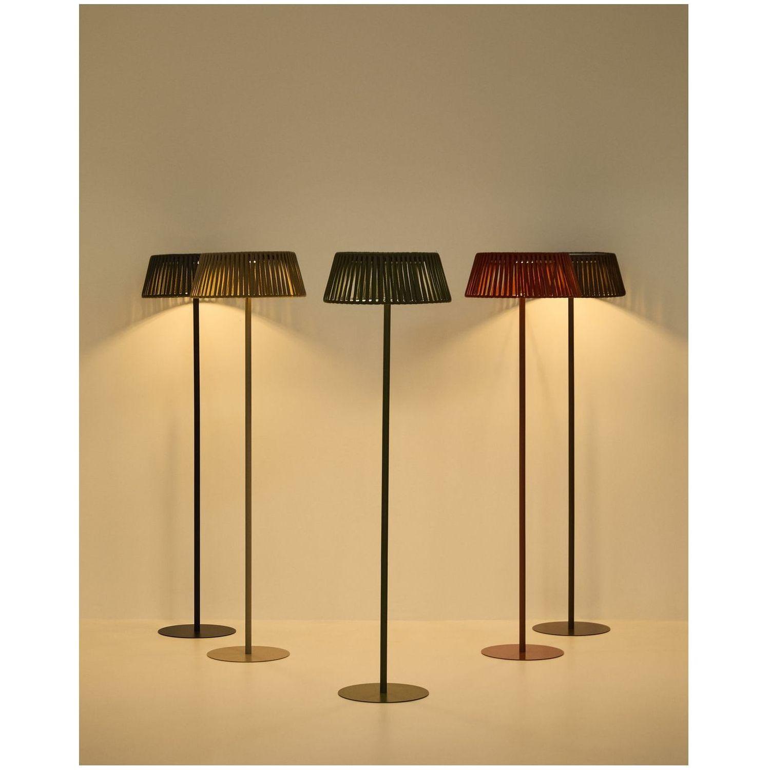 Outdoor-Solar-Stehlampe Aldet aus flachem Seil mit terrakottafarbenem Metallfuss 46x46