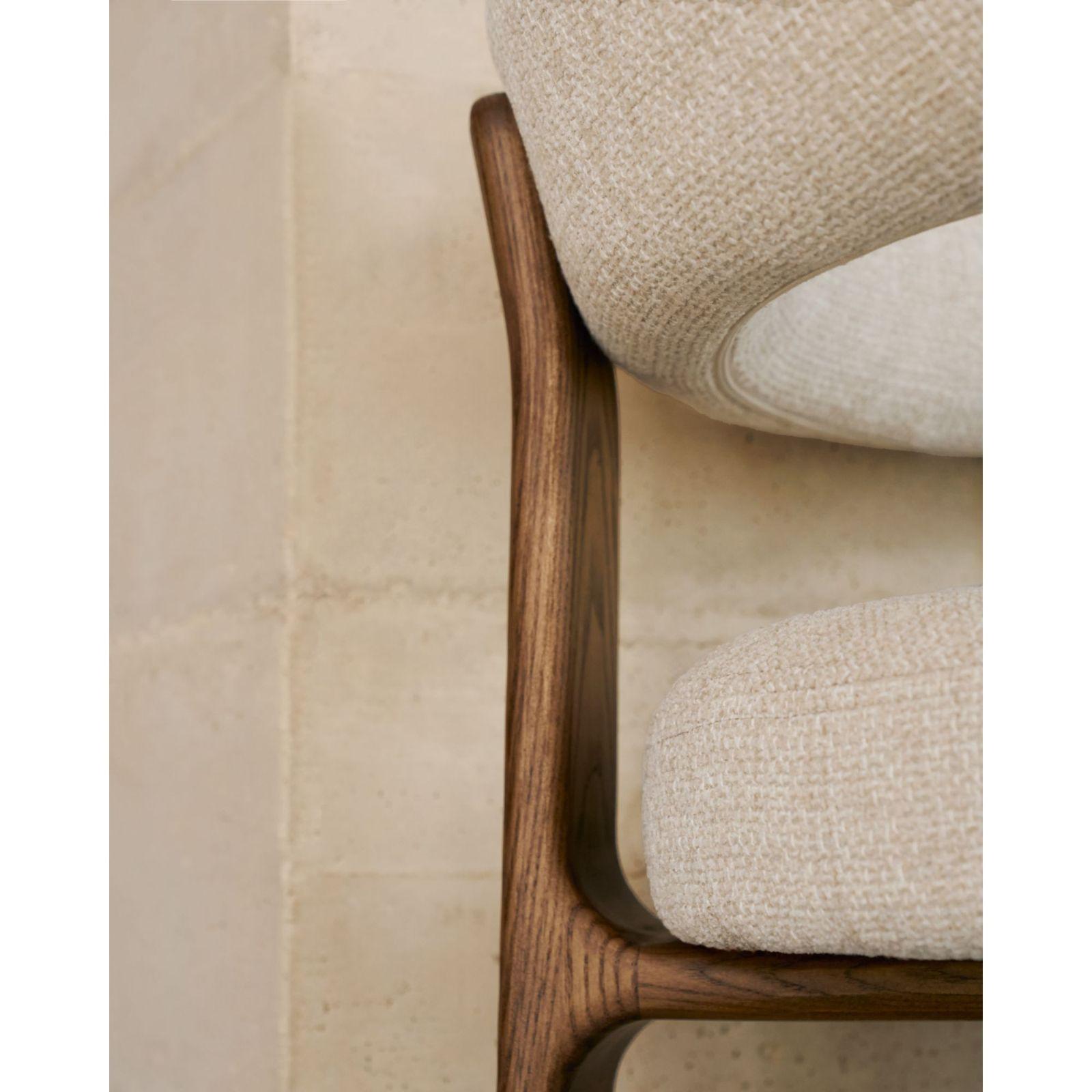 Armlehnstuhl Holzstuhl Granite 3-Fuss Chenille Stoff beige Eschenholz nussbaumfinish