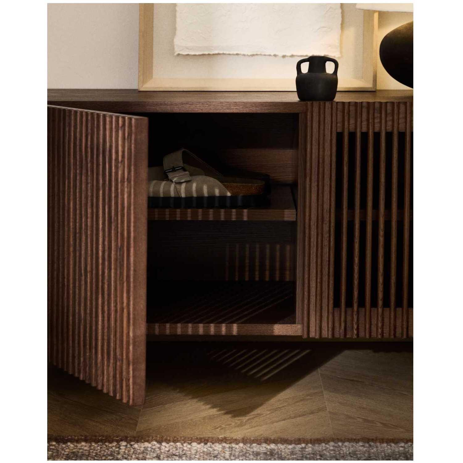 Schuhschrank Beyla aus Furnier und Massivholz aus Esche mit nussbaumfarbenem Finish 98cm FSC 100%