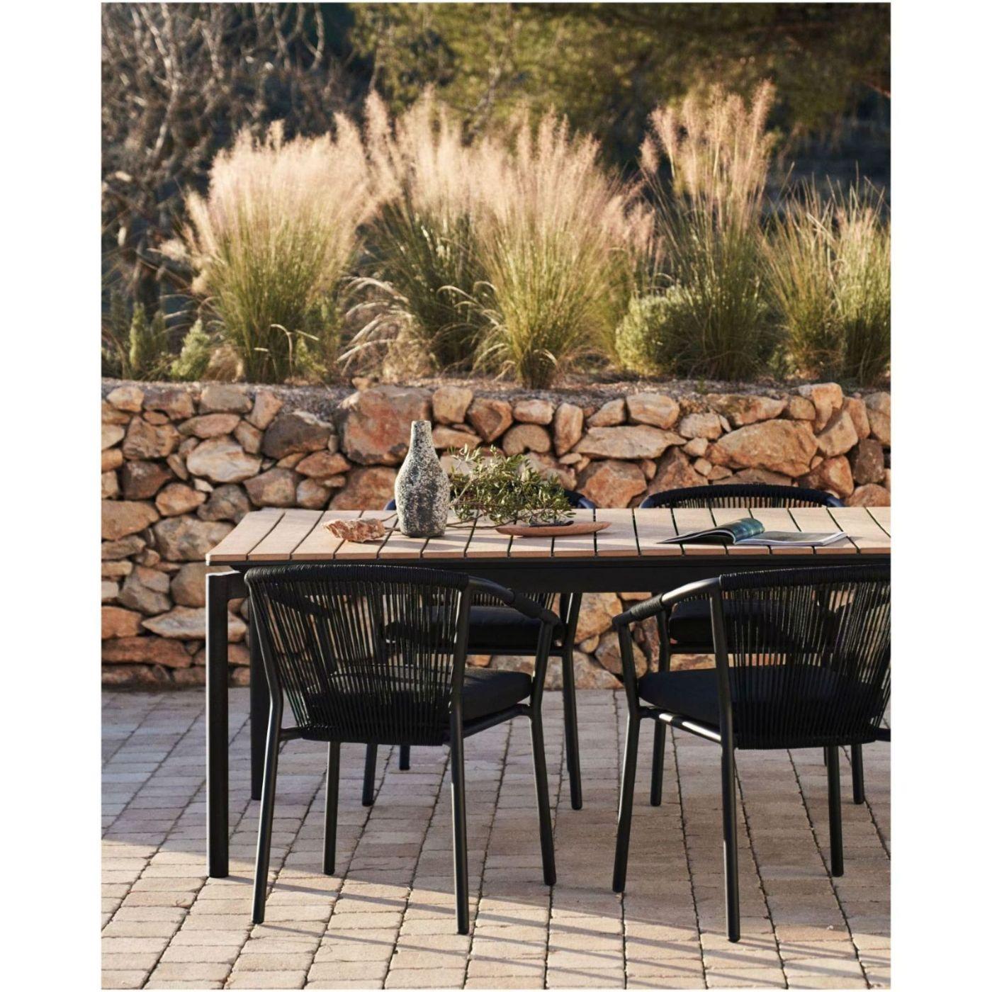 Canyelles Gartenausziehtisch aus Poly-Holz und mattschwarzem Aluminium 140-200x90