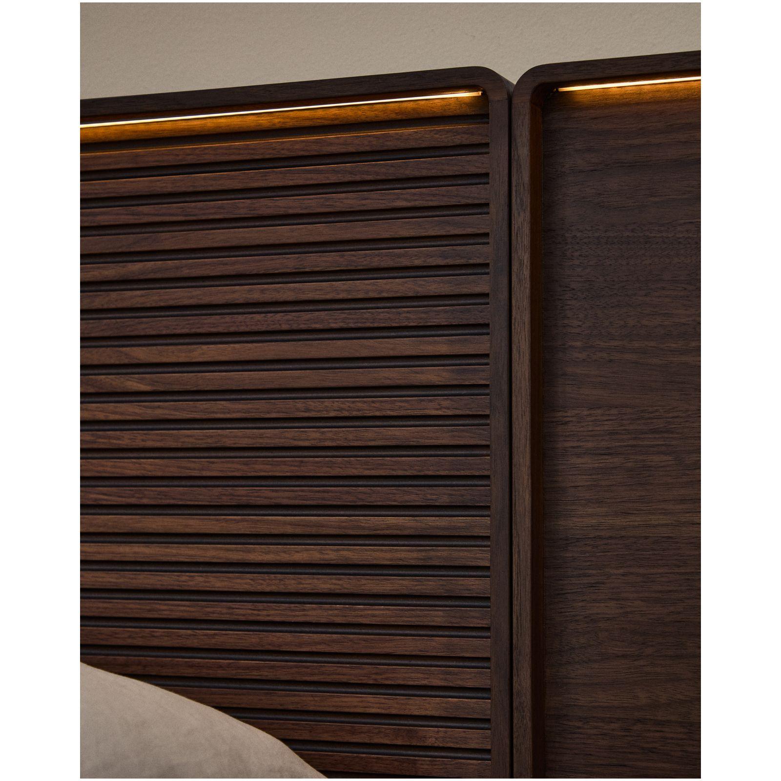 Bett Norlen aus Nussbaumfurnier mit dunklem Finish für Matratzen 180 x 200 cm FSC 100%