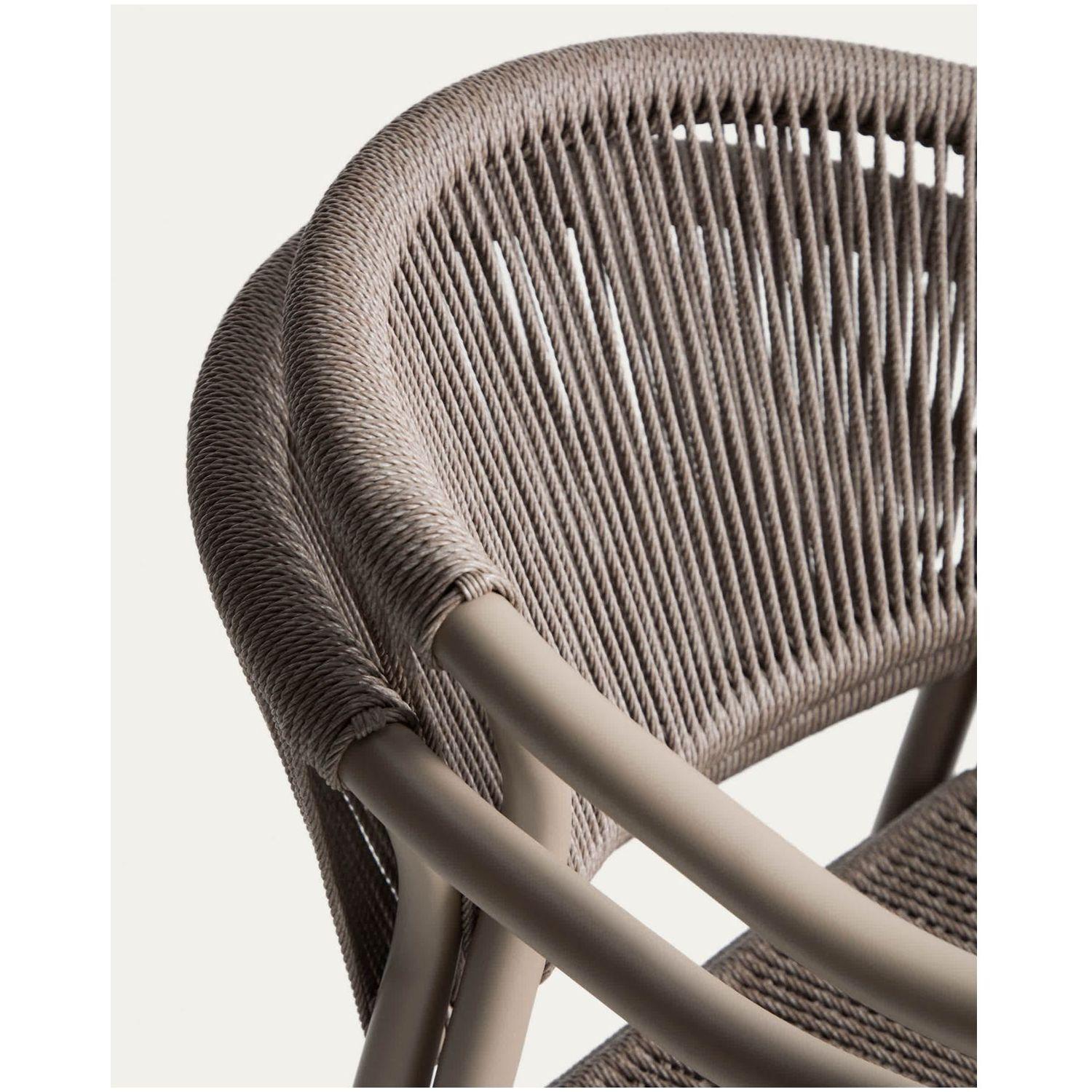 Ausziehtisch Brela aus Aluminium und 6 Stapelstühle Livadia aus Aluminium und taupefarbene