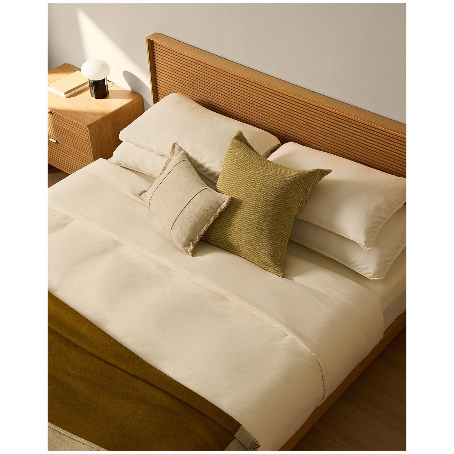 Bett Norlen aus Eichenfurnier mit naturfarbenem Finish und LED-Licht für Matratzen 180x200 FSC Mix Credit