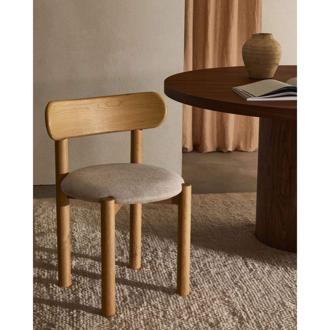 Design Stuhl Nebai Chenille beige Gestell Eichenholz natur FSC