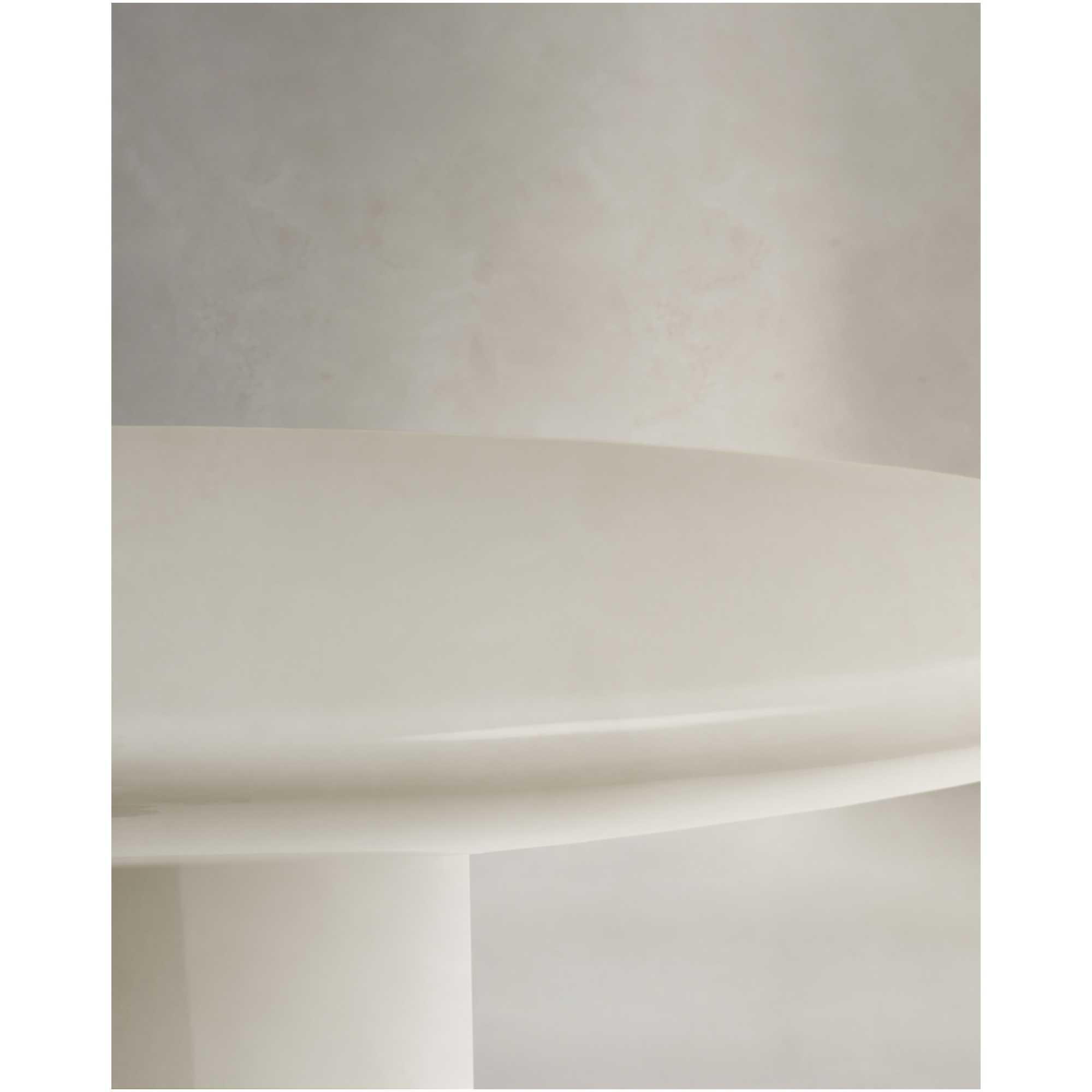 Couchtisch Albanella aus Zement mit glänzend weissem Finish 110x110